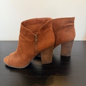 Carlos/Carlos Santana 9.5 medium open-toe bootie